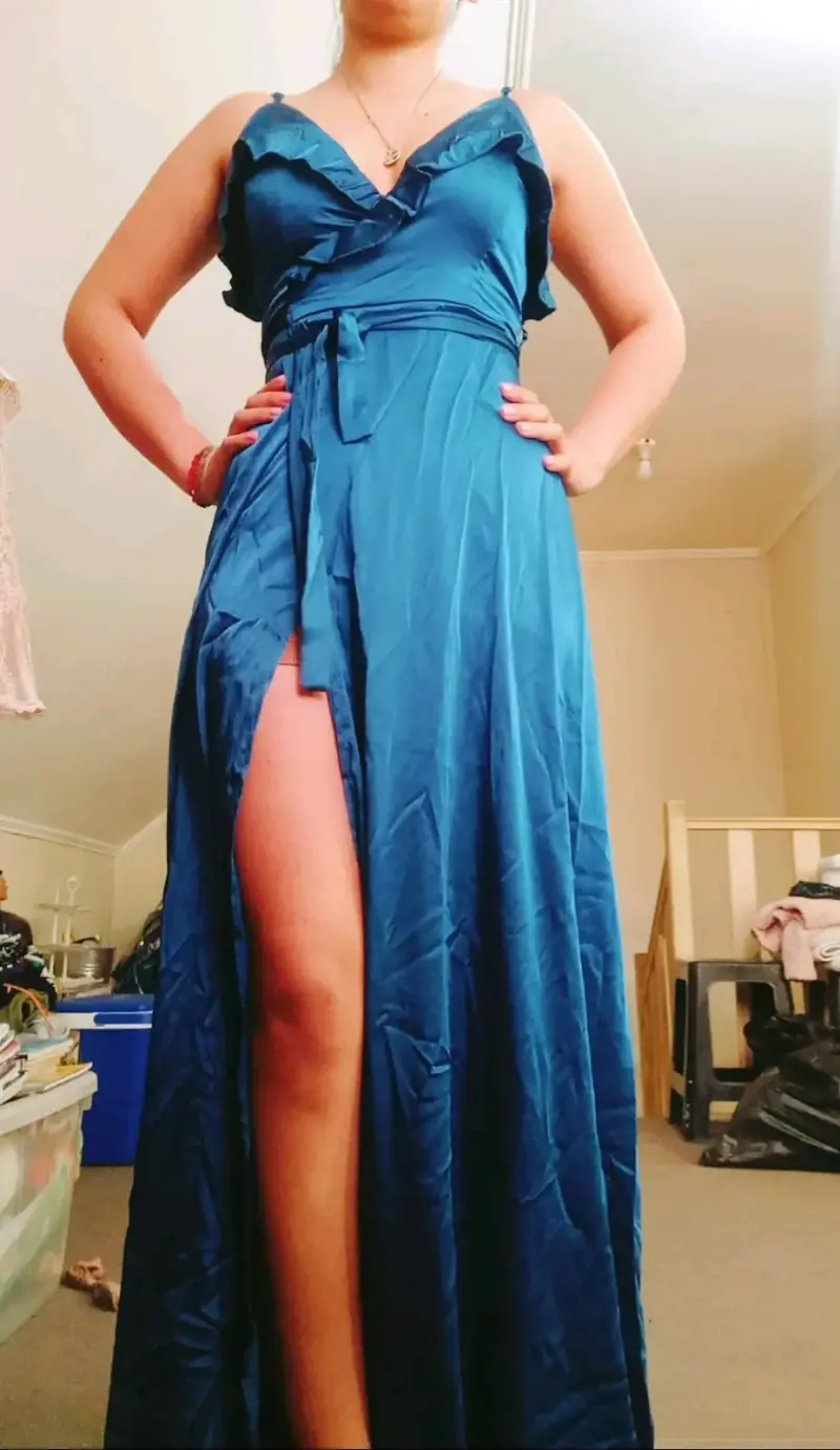 Vestido largo azul con abertura lateral - 1