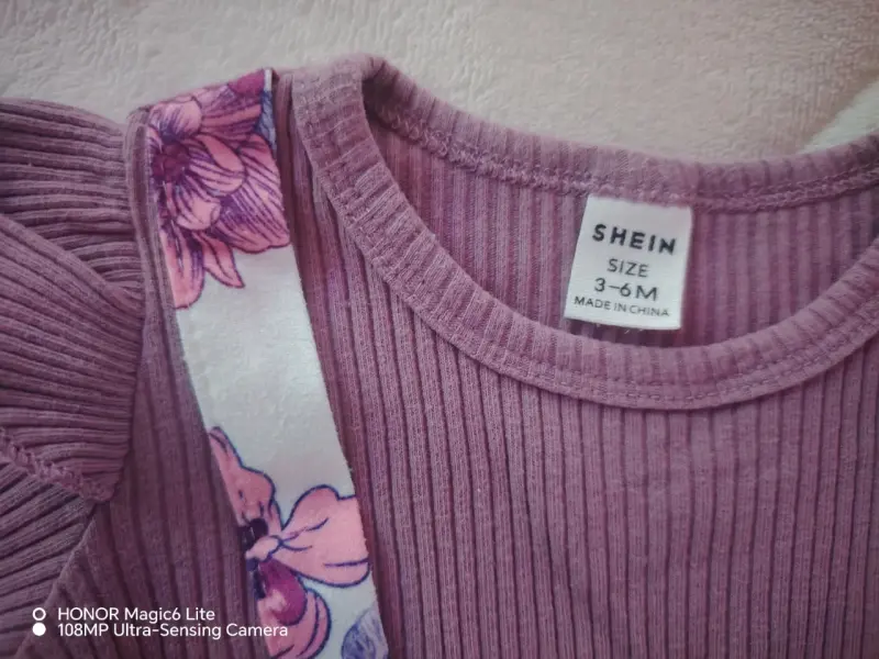 Vestido infantil Shein con flores y volantes - 2