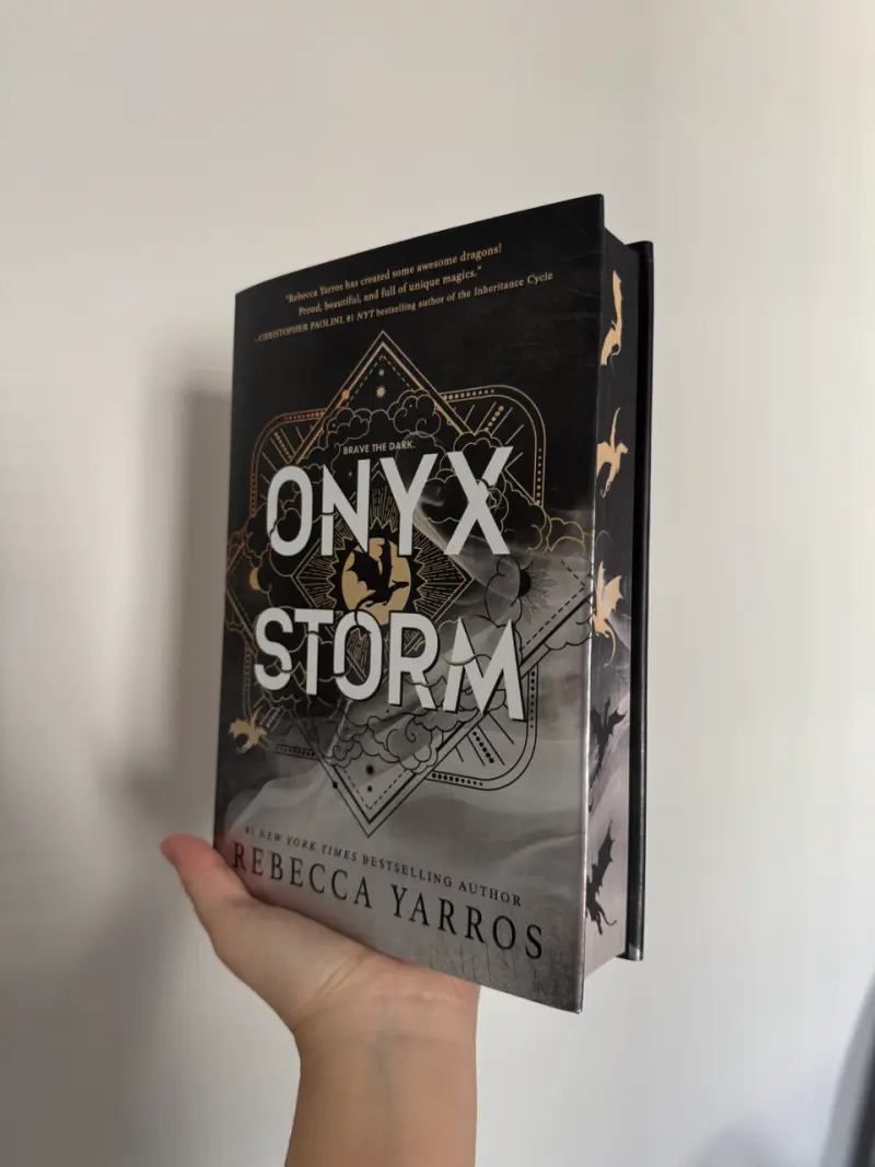 Libro Onyx Storm de Rebecca Yarros en tapa dura