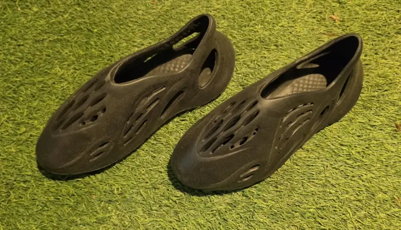Zapatillas tipo Yeezy 700 negro - 1
