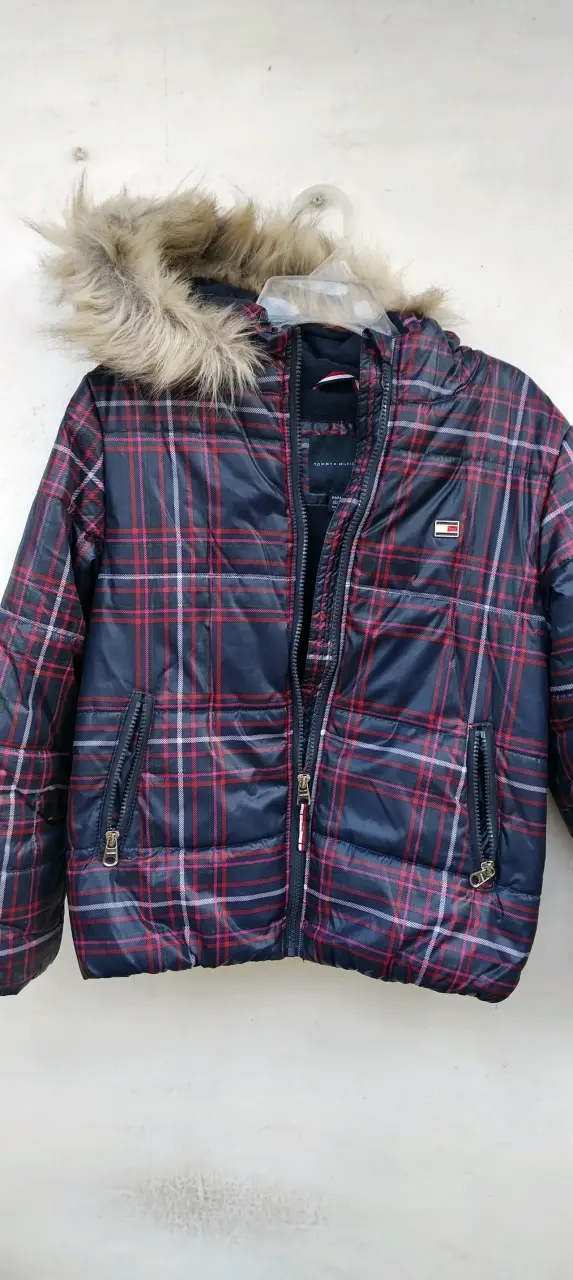 Chaqueta acolchada Tommy Hilfiger con capucha de piel - 1