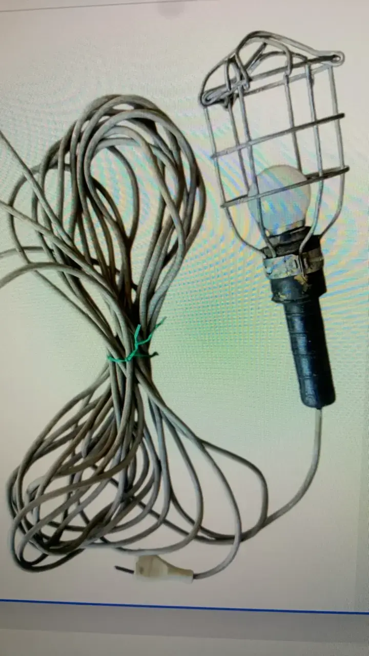 Lámpara de trabajo con cable largo y protección metálica - 1