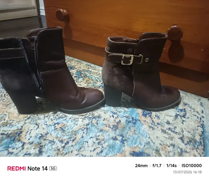 Botines de cuero marrón con tacón alto - 1