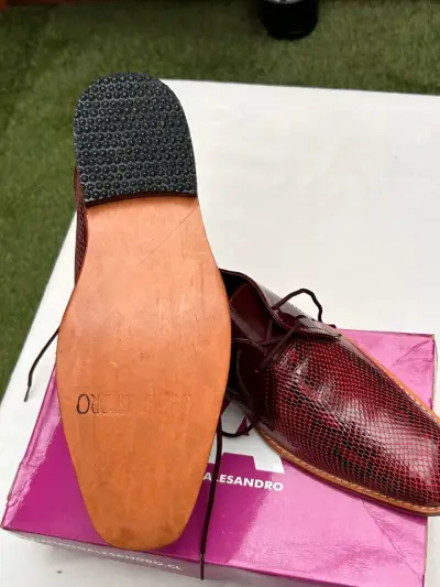 Zapatos de vestir burdeos Luciano con diseño de serpiente - miniatura 2
