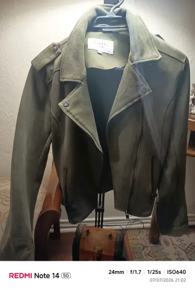 Chaqueta verde militar estilo biker para mujer - miniatura 1