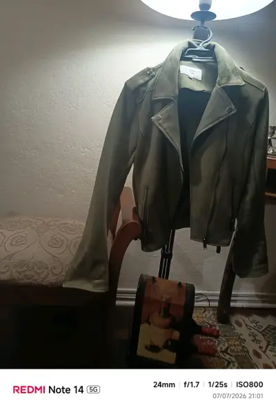 Chaqueta verde militar estilo biker para mujer - miniatura 2