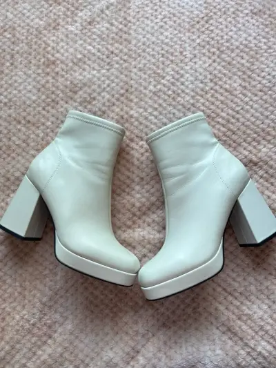 Botines beige con tacón alto - miniatura 1