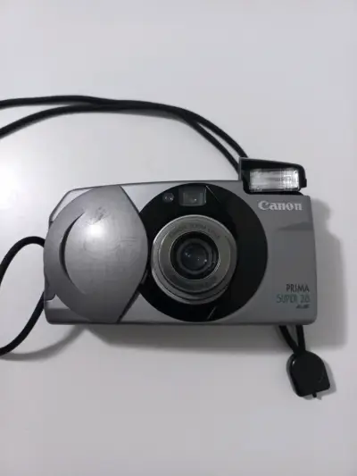 Cámara analógica Canon Prima Super 28 con flash - miniatura 1