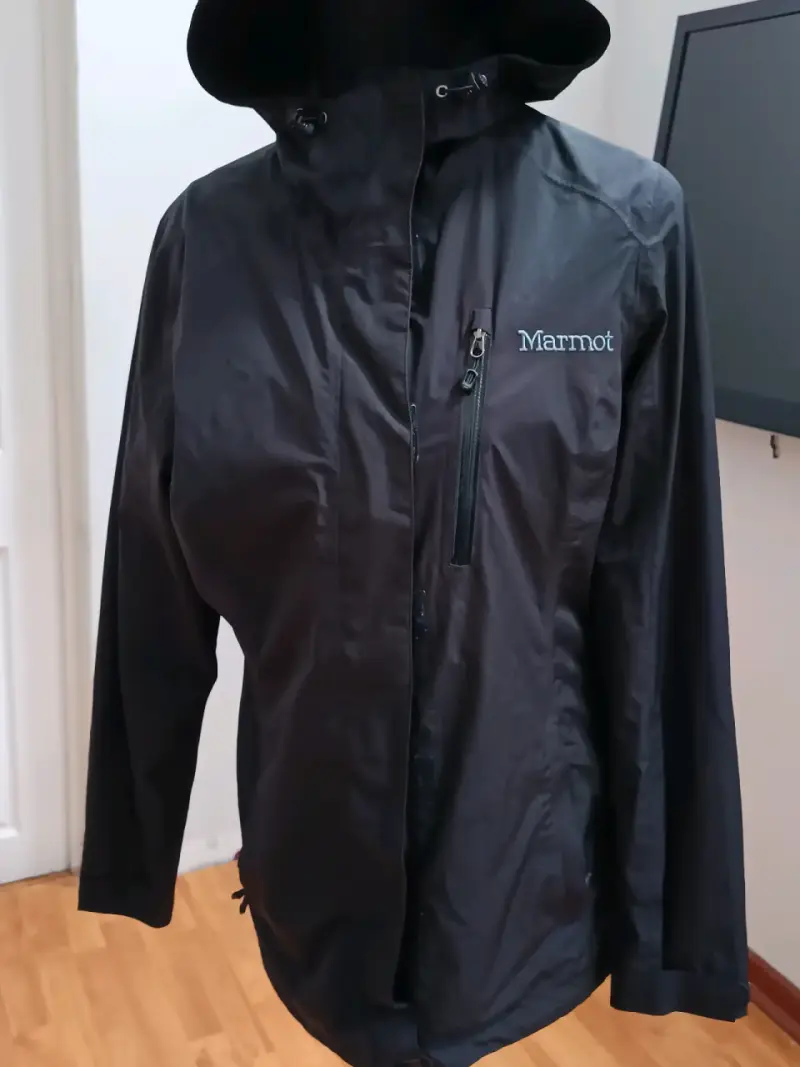 Chaqueta impermeable negra con capucha Marmot - 4