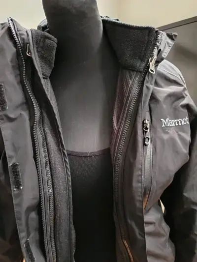 Chaqueta impermeable negra con capucha Marmot - miniatura 5