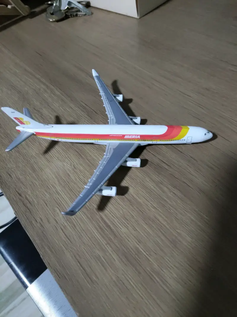 Modelo de avión Iberia a escala - 1