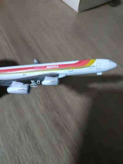 Modelo de avión Iberia a escala - miniatura 2