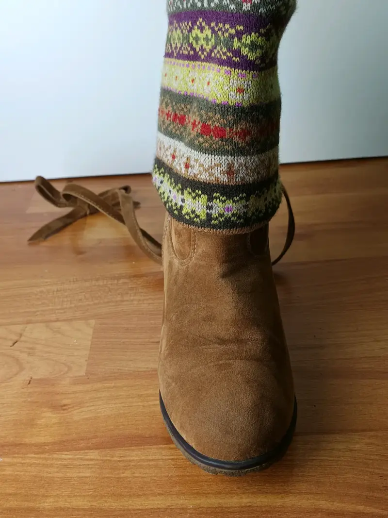 Botines de gamuza con diseño étnico y plataforma - 2