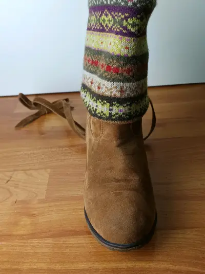 Botines de gamuza con diseño étnico y plataforma - miniatura 2