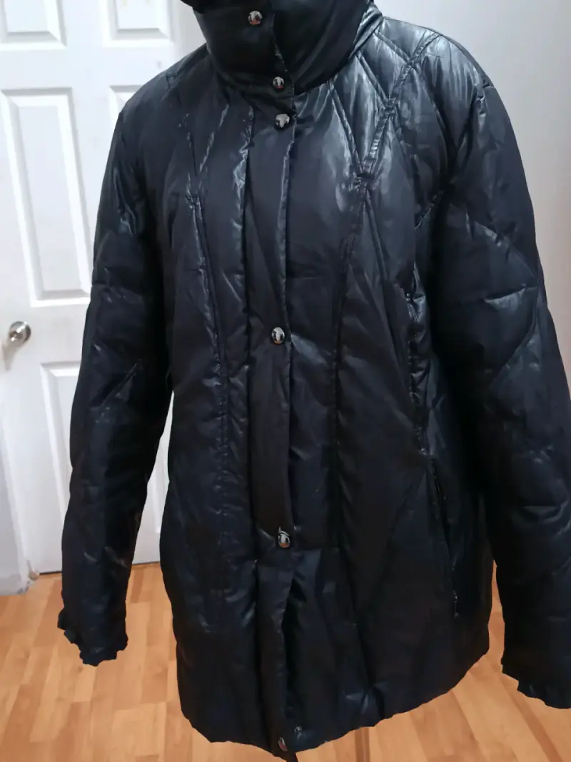 Abrigo parka acolchado negro para mujer - 1