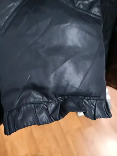 Abrigo parka acolchado negro para mujer - miniatura 3