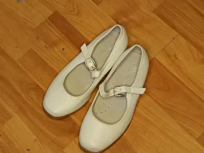 Zapatos de niña blancos con hebilla talla 30 - miniatura 1