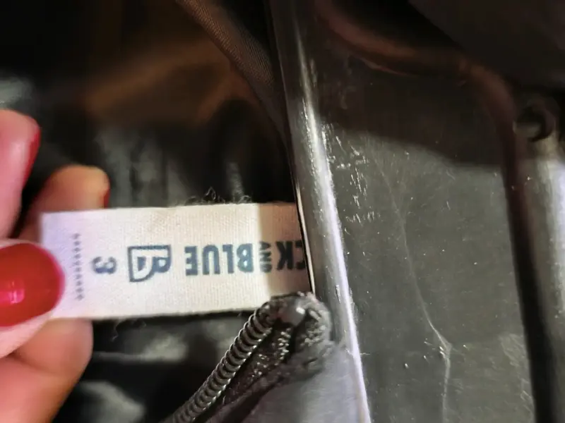 Chaqueta acolchada negra para niños con capucha - 3