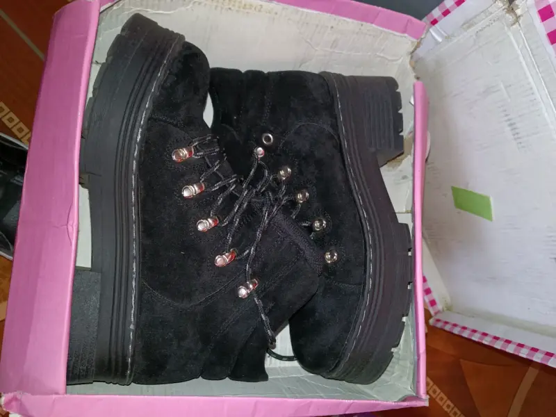 Botines negros de gamuza con plataforma