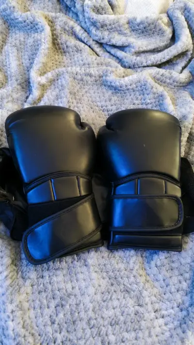 Guantes de Boxeo Negros para Entrenamiento - miniatura 2