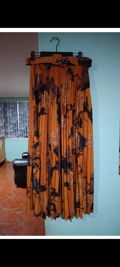 Falda larga plisada con estampado floral - miniatura 1
