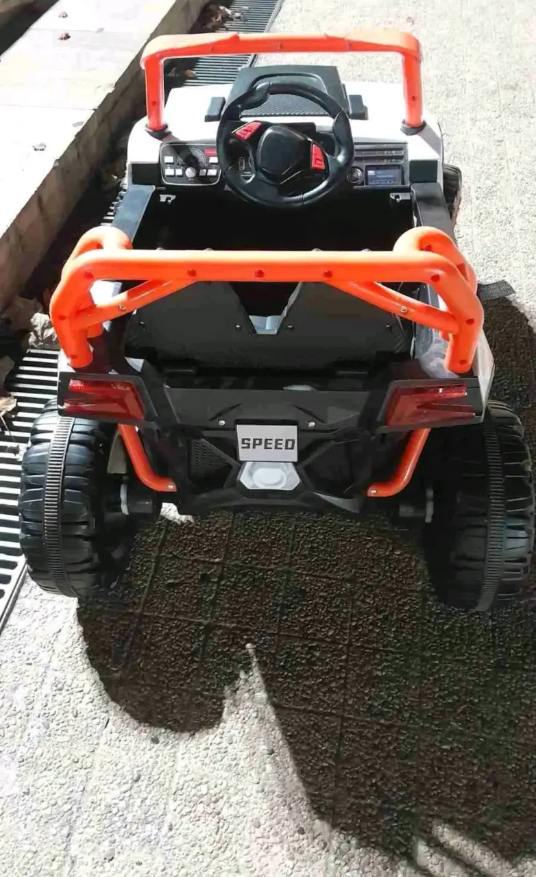 Auto eléctrico para niños con luces LED - 3