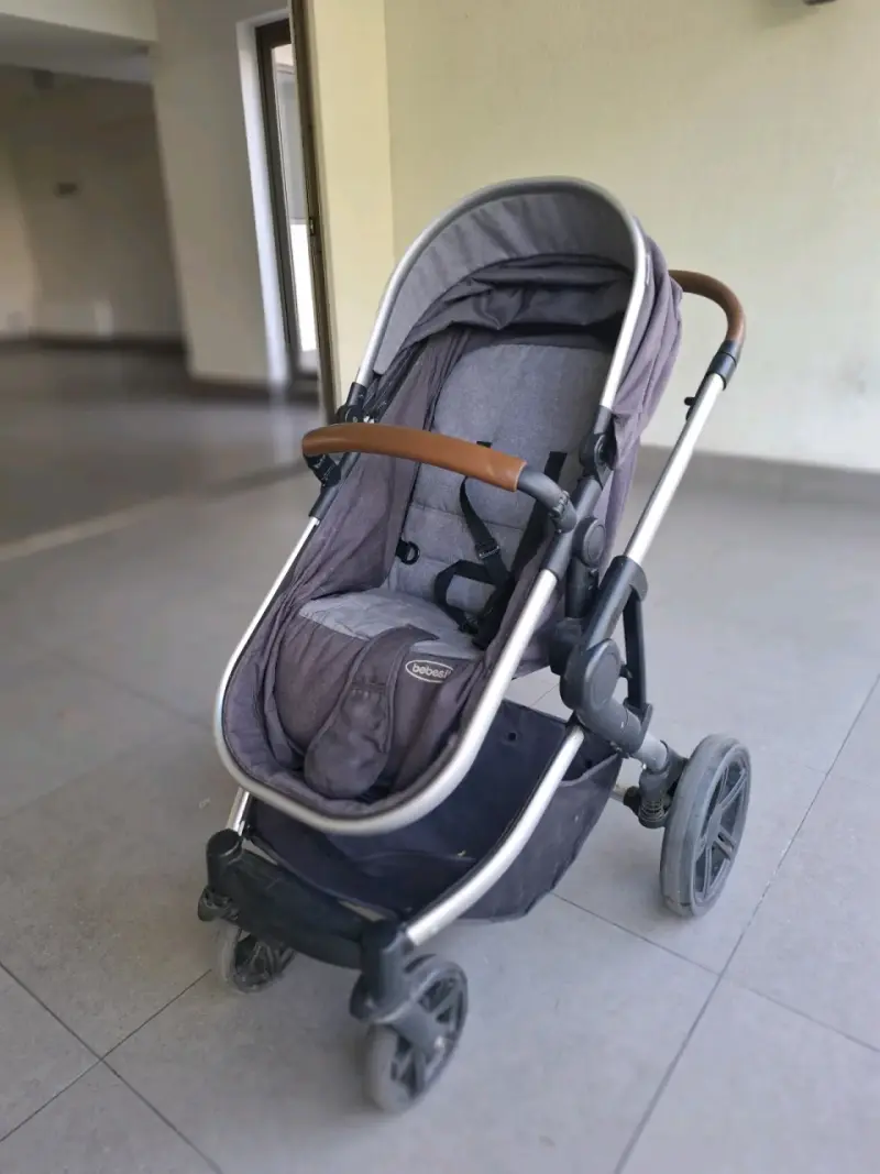 Coche de bebé Bebesit gris con manillar ajustable - 1
