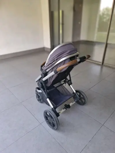 Coche de bebé Bebesit gris con manillar ajustable - miniatura 2