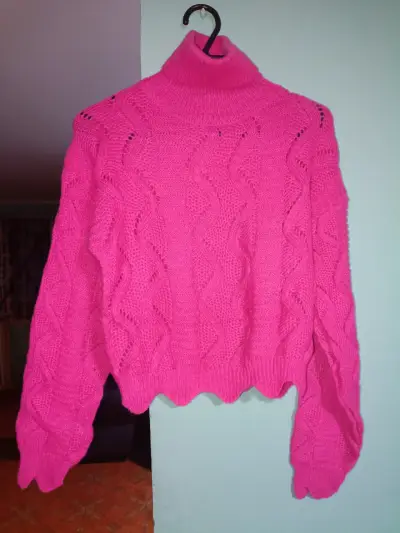 Suéter rosado de cuello alto tejido - miniatura 1