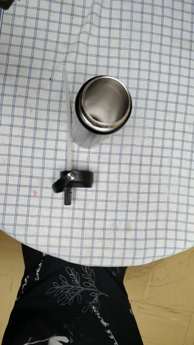 Botella térmica negra con tapa hermética - miniatura 2