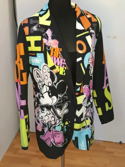 Blazer colorido con diseño de personajes animados - miniatura 1