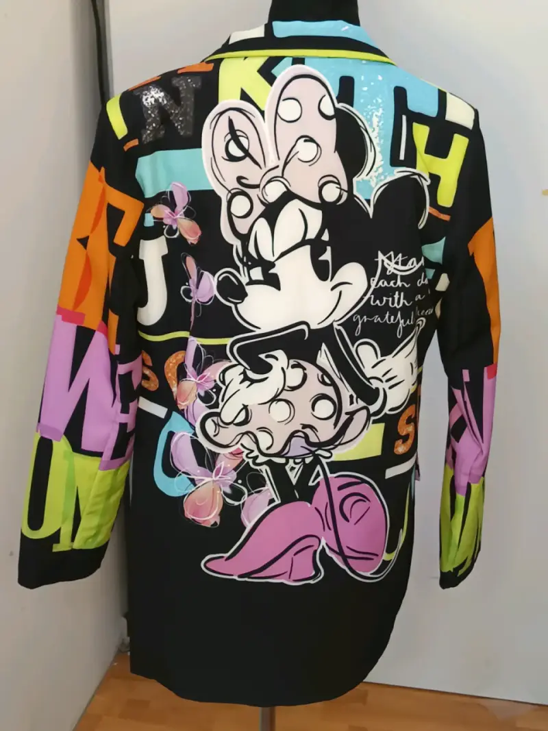 Blazer colorido con diseño de personajes animados - 3
