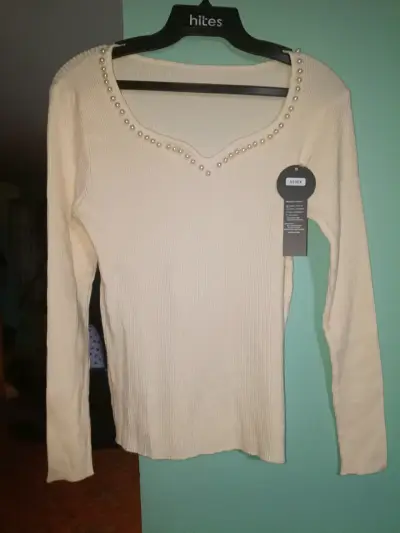 Suéter negro de mujer con botones decorativos - miniatura 3