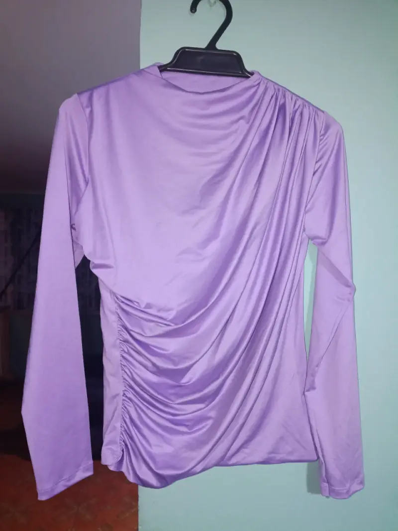 Blusa fucsia con pliegues de manga larga - 2