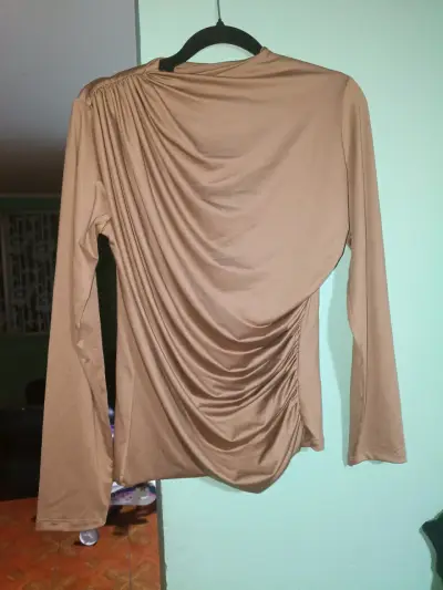 Blusa fucsia con pliegues de manga larga - miniatura 6