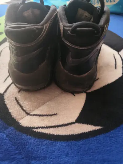 Zapatillas  deportivas negras con diseño llamativo - miniatura 4
