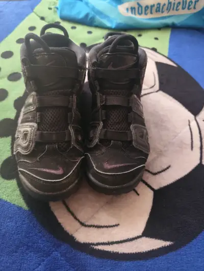 Zapatillas  deportivas negras con diseño llamativo - miniatura 5
