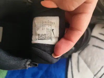 Zapatillas  deportivas negras con diseño llamativo - miniatura 6