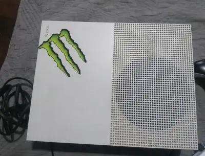 SE VENDE XBOX ONE S EDICION DIGITAL - miniatura 2