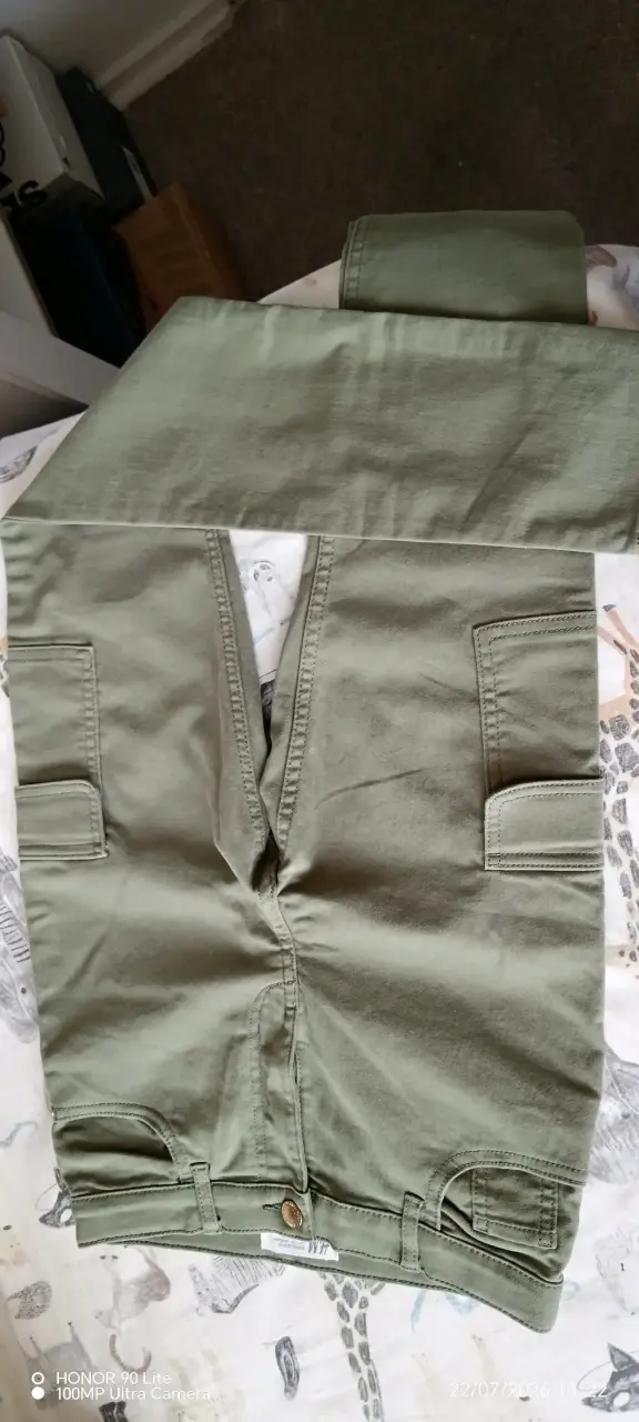 Pantalón cargo verde oliva para mujer - 3
