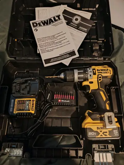 Taladro Inalámbrico DeWalt 20V XR con Accesorios - miniatura 2