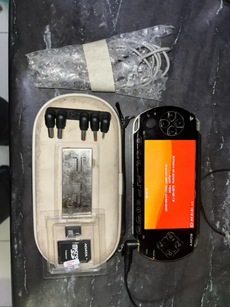 Consola portátil Sony PSP con accesorios - 3