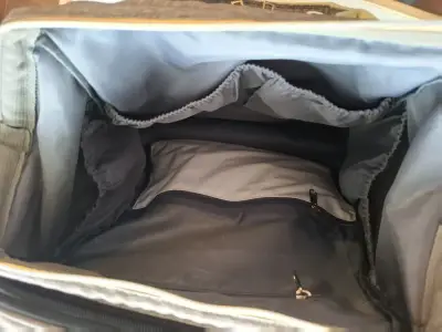 Mochila de pañales gris con múltiples compartimentos - miniatura 5