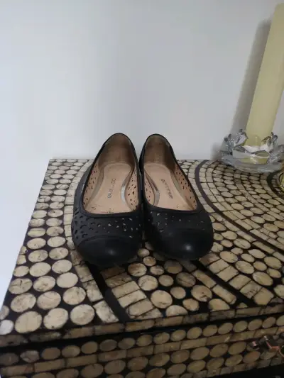 Zapatos planos negros con diseño calado - miniatura 3