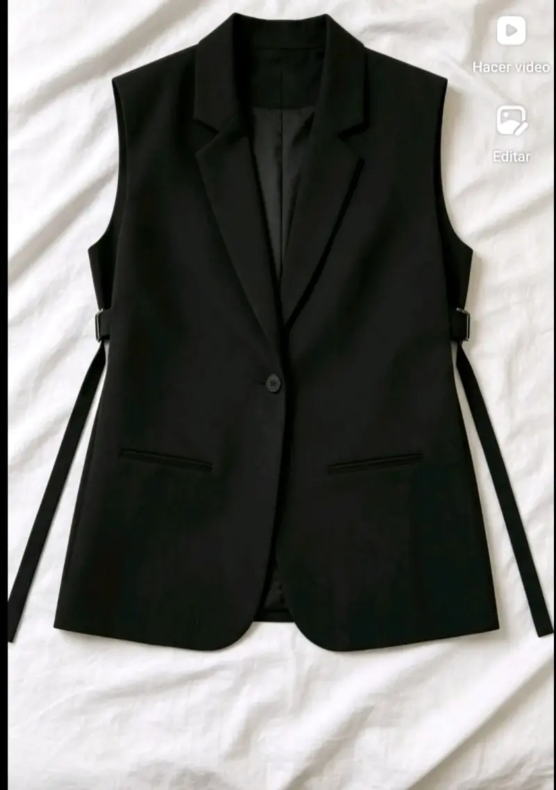 Chaleco sin mangas negro elegante