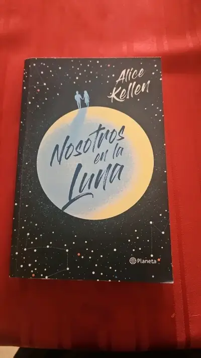 Libro 'Nosotros en la Luna' de Alice Kellen - miniatura 1