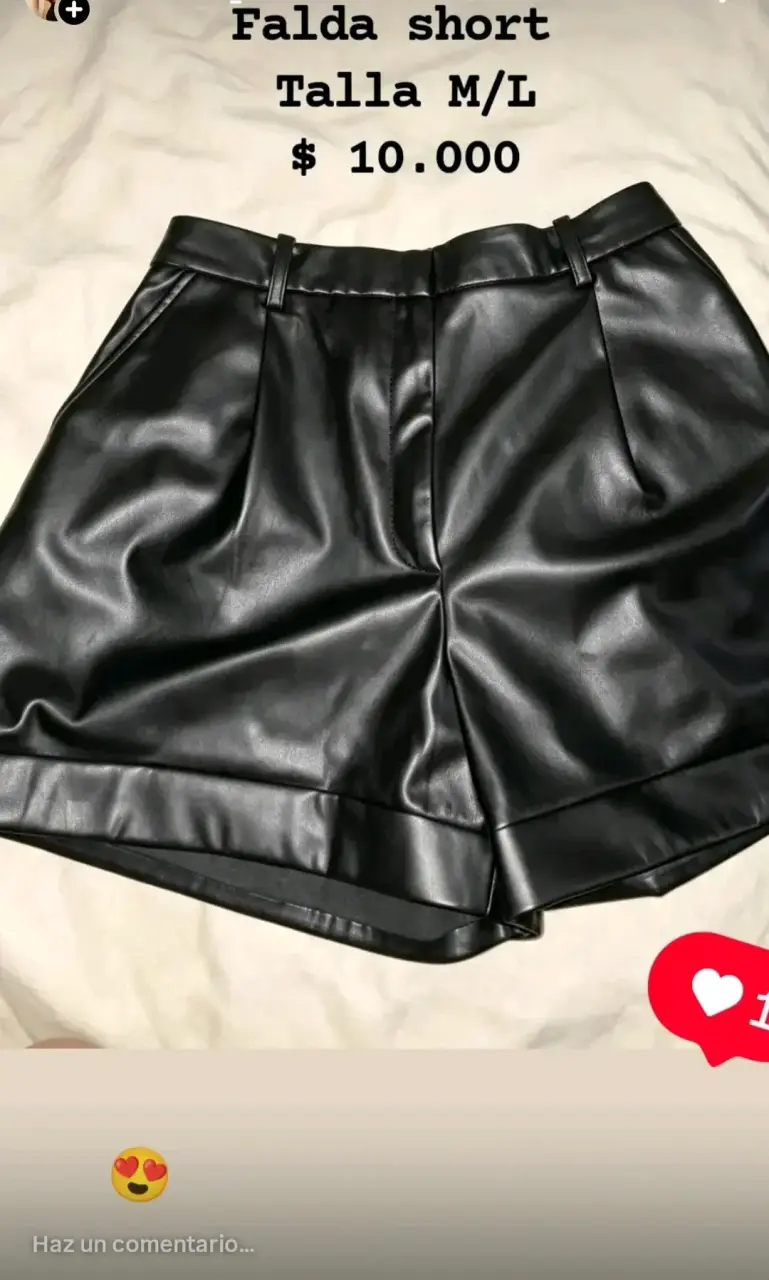 Falda short de cuero sintético negra talla M/L