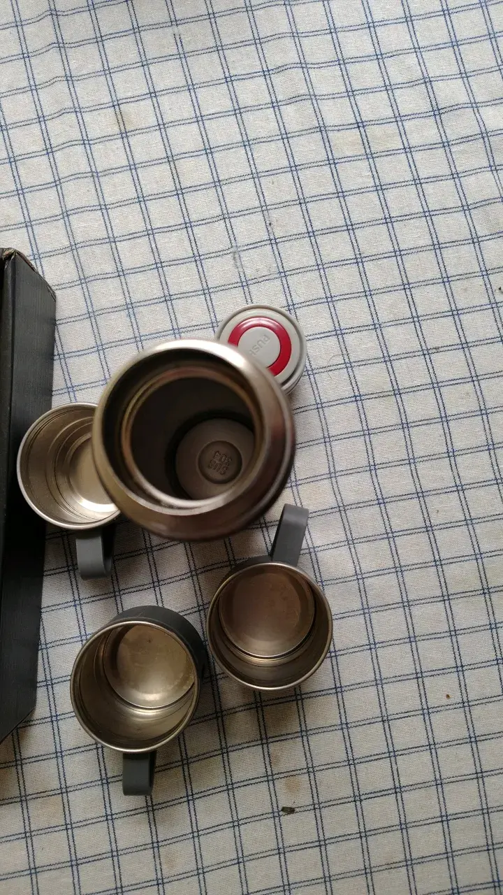 Set de termo y tazas de viaje gris - 3