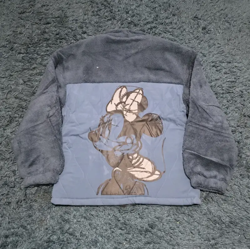 Chaqueta negra con diseño de Mickey Mouse - 2