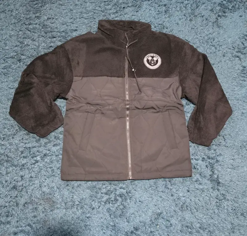 Chaqueta negra con diseño de Mickey Mouse - 3